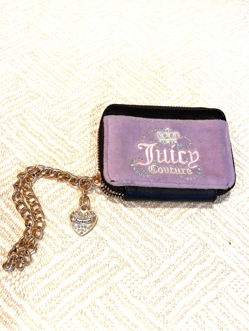 Juicy Couture Zip Up Wallet with Gold Chain and Heart Charm. Purple. Bling. Y2K